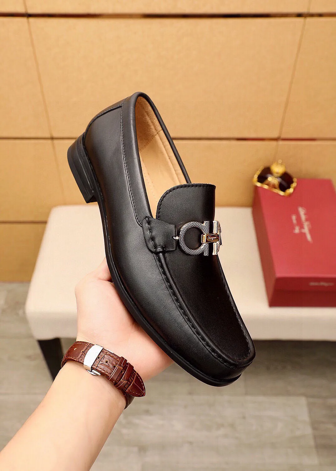 Men's shoes 💰480 💐 Product trademark: Ferragamo "Ferragamo" casual leather shoes Regular size: 38-44 (45🉑️customized) Product materials: Selected imported first-layer calfskin upper + luxury hardware buckle, imported water-dyed cow leather lining. Strong three-dimensional visual effect, original outsole color: 3⃣️seed leather materials available